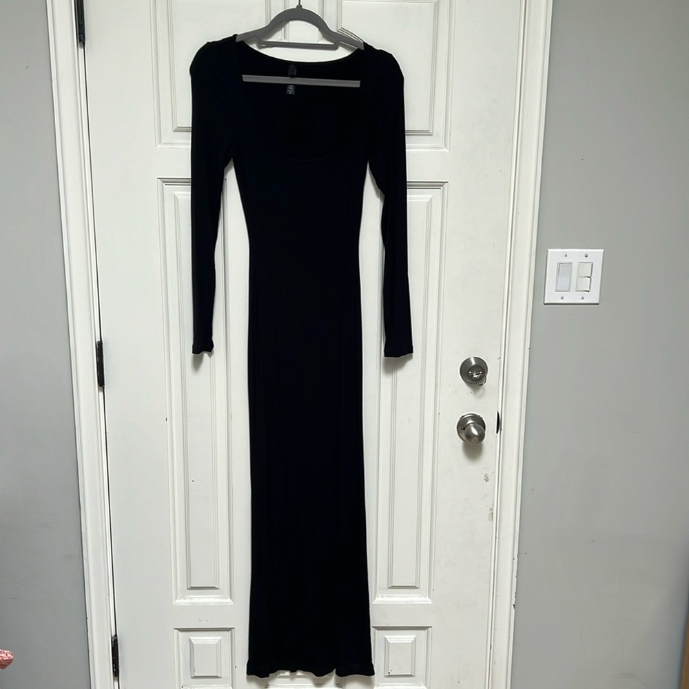 Skims Black long sleeve dress
